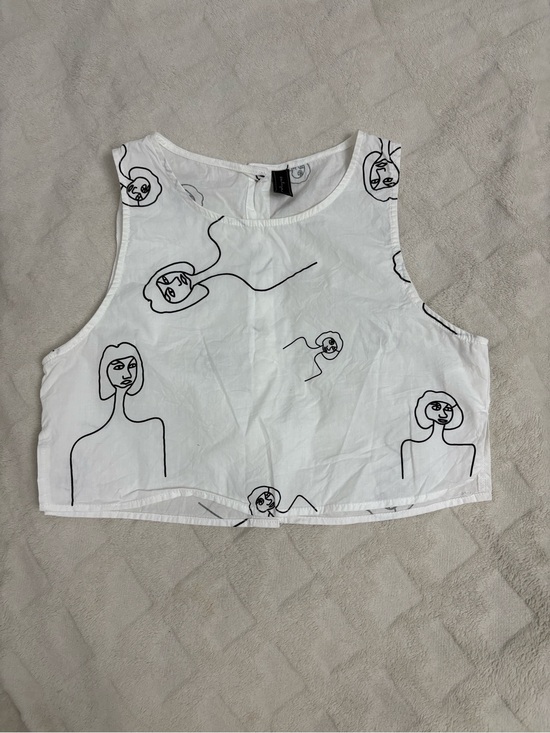 Valija Gitana Tops - White Cropped Tank with Black Line Art Faces